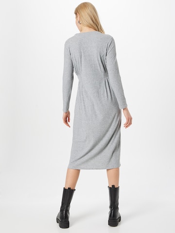 Robe Wallis Curve en gris