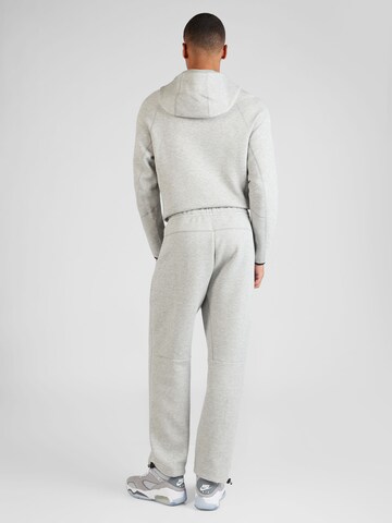 Nike Sportswear Loosefit Hose 'TECH FLEECE' in Grau