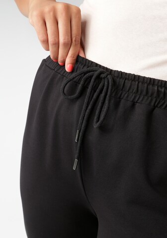 Aniston Regular Hose in Schwarz