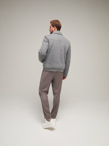 ABOUT YOU x Kevin Trapp Between-Season Jacket 'Arthur' in Grey