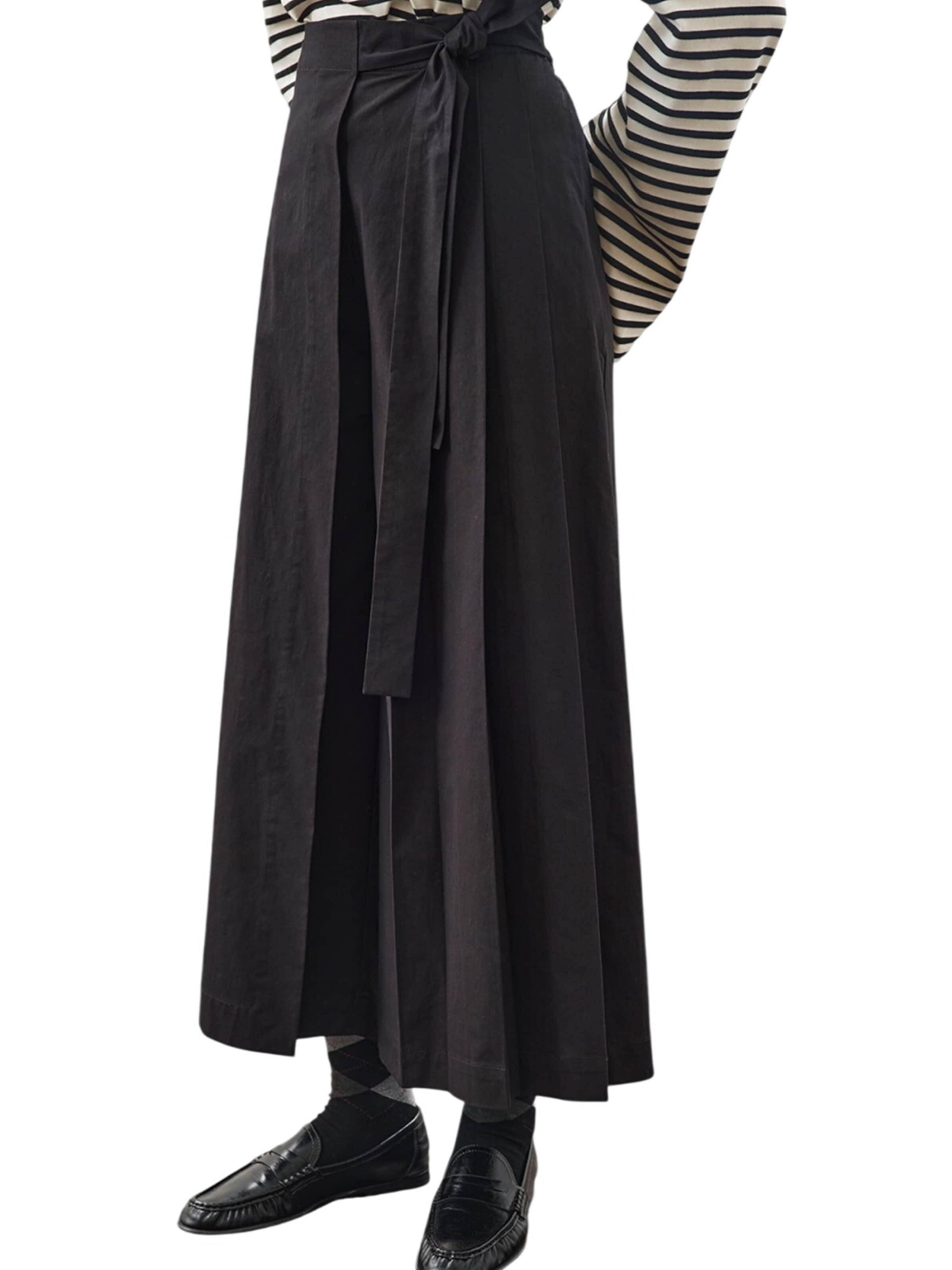 MANUKA Trousers in Black: front