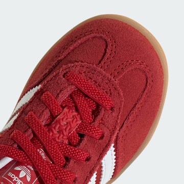 Baskets 'Gazelle' ADIDAS ORIGINALS en rouge