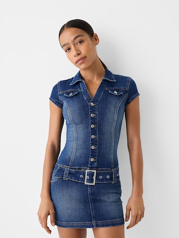 Robe-chemise Bershka en bleu : devant