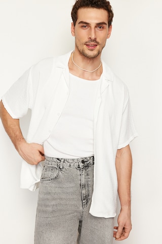 Trendyol Comfort fit Koszula w kolorze biały