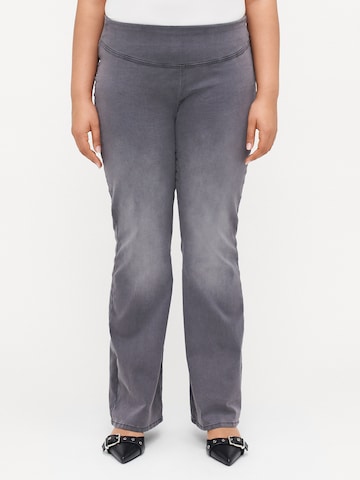 ONLY Carmakoma Разкроени Дънки 'CARAugusta' в сиво: отпред