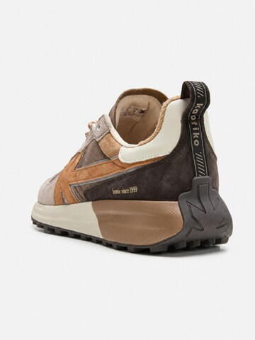 Kaotiko Sneakers laag 'Vancouver' in Bruin