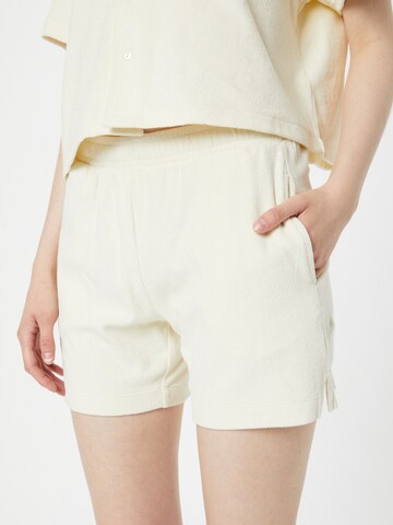 Urban Classics Loosefit Shorts in Beige