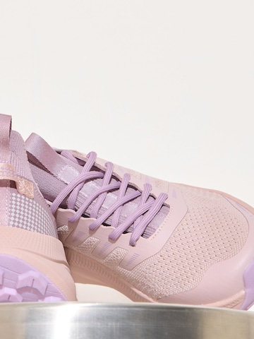 Friends Like These Низкие кроссовки 'Athleisure' в Лиловый