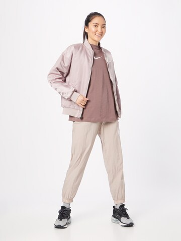 Nike Sportswear Shirt in Lila