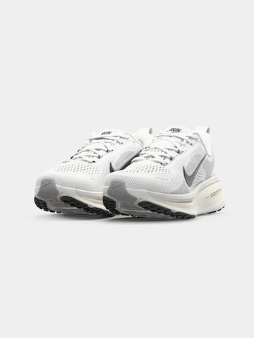 NIKE Running shoe 'VOMERO 18' in White