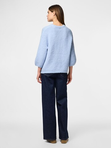 Pull-over 'DALAILA' PIECES en bleu