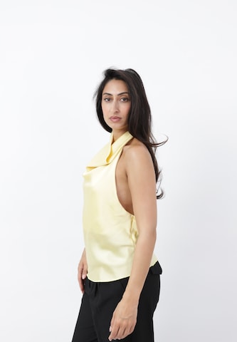 Top di Elara in giallo