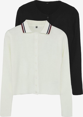 Trendyol Neuletakki värissä musta: etupuoli