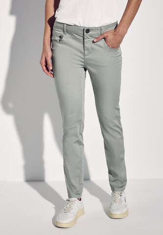 STREET ONE Slim fit Chino Pants in Green: front