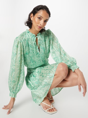 Rochie de la co'couture pe verde