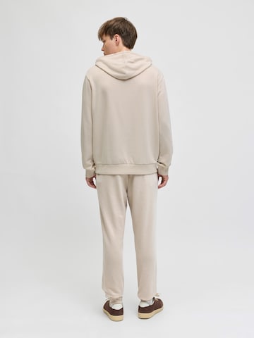 JJ Rebel Дънки Tapered Leg Панталон 'JREBROCKY' в бежово