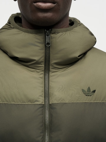 ADIDAS ORIGINALS Зимно яке в зелено
