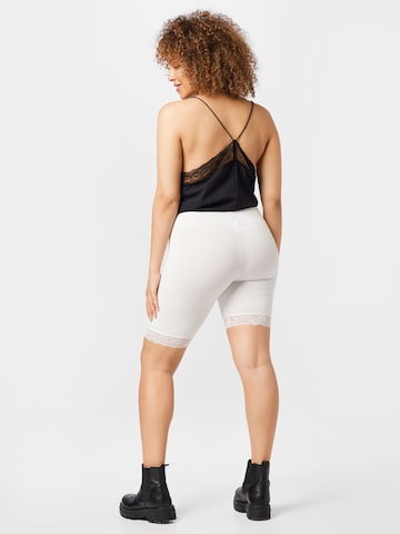 Skinny Leggings 'LENNON' di Vero Moda Curve in bianco