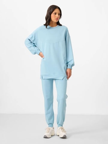 Tommy Life Sweatsuit in Blue: front