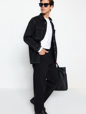 Trendyol Regular Jeans in Schwarz