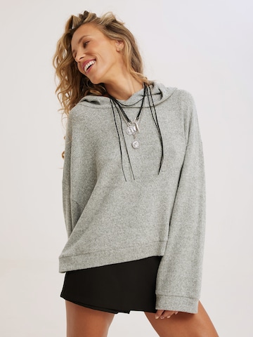 Kamila Šikl - Pullover em cinzento: frente