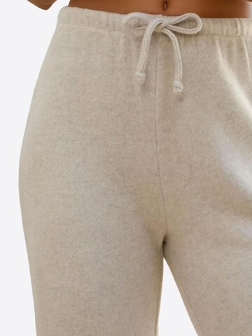 Hiccup - Perna larga Calças em branco