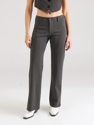 SISTERS POINT Bootcut Broek 'NEW GEORGE-7' in Grijs: voorkant