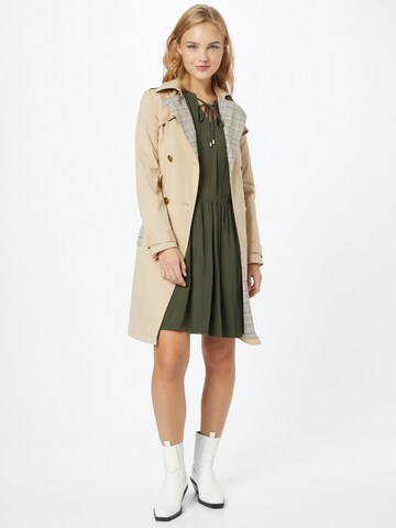 Robe 'Evie' ABOUT YOU en vert