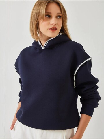 Bianco Lucci Sweatshirt in Blau