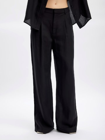 Gestuz Wide leg Pleat-front trousers 'Paula' in Black: front