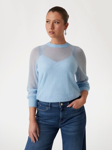 GUESS Sweater in Blue: front