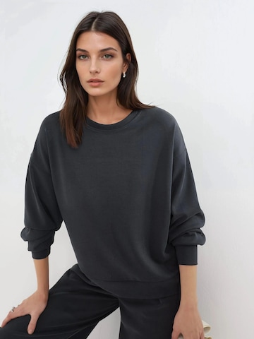Busem - Sweatshirt em cinzento: frente