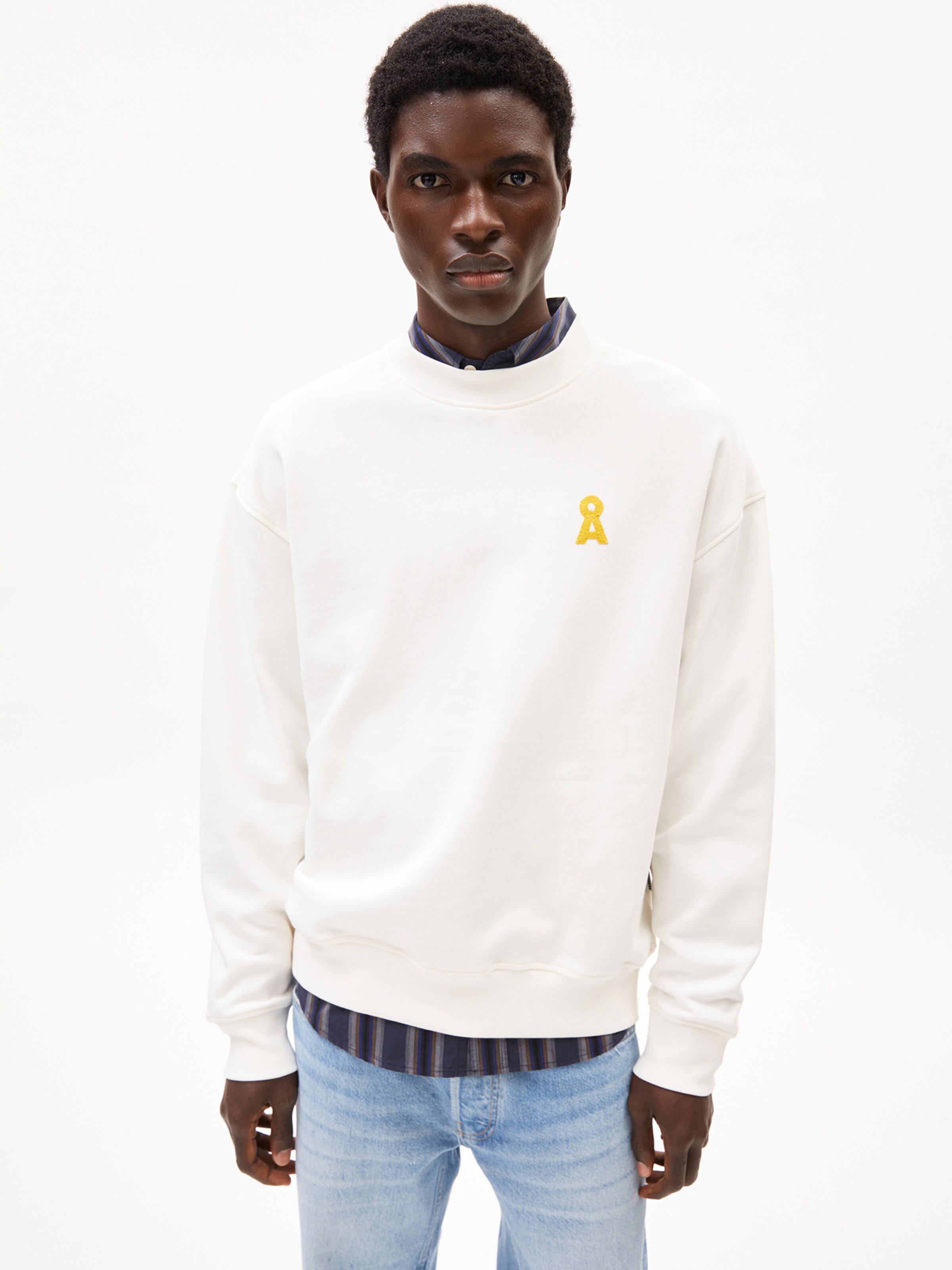 ARMEDANGELS Sweatshirt 'EMAAL CREWNECK ICONIC Å' in Beige: voorkant