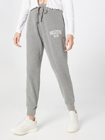 HOLLISTER Tapered Trousers in Grey: front