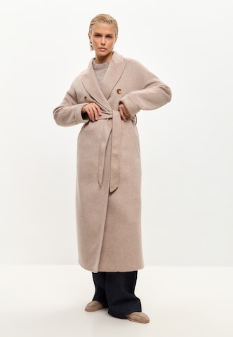 CESARE GASPARI Between-seasons coat in Beige