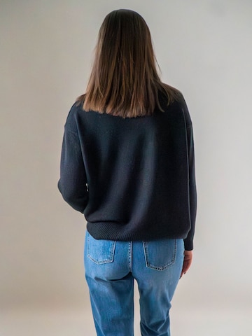 WEARABLE STORIES Trui 'Riske' in Zwart