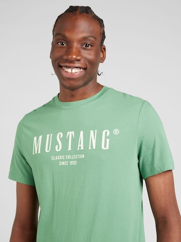 MUSTANG Тениска 'Austin' в зелено