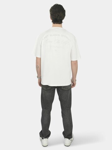 T-Shirt 'Last Bucks | Own The Sky Tee' Last Bucks en blanc