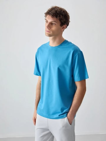 Tommy Life - Camisa em azul: frente