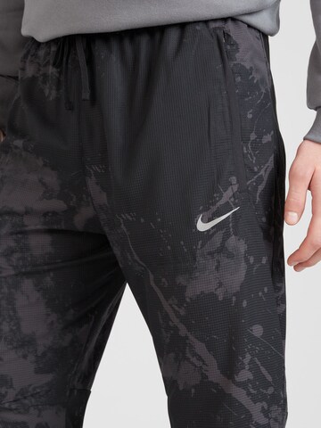 NIKE Tapered Sporthose 'RUN DIVISION' in Schwarz