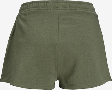 Regular Pantaloni 'Abbie' de la JJXX pe verde