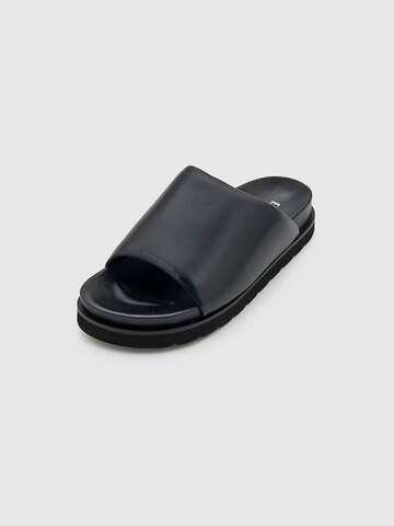 EDITED Slip-ons 'Mirea' in Black: front