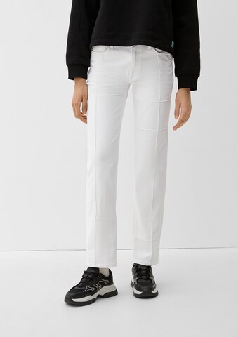 QS Regular Jeans in Wit: voorkant