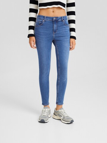 Bershka Skinny Jeans in Blue: front