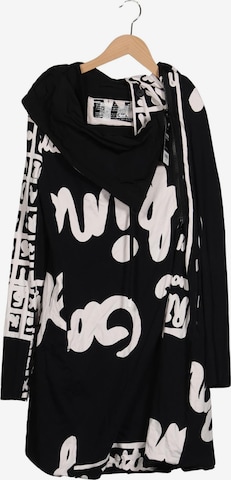 Rundholz Mantel XS in Schwarz: Vorderseite