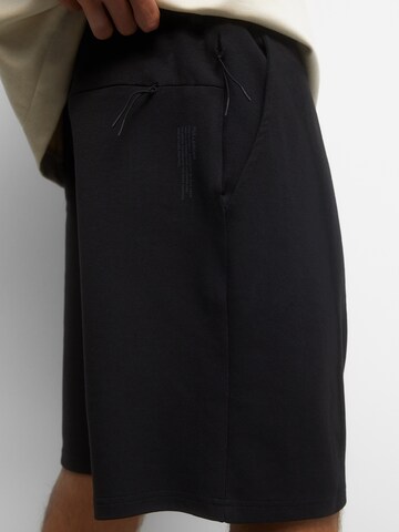 Pull&Bear Loosefit Shorts in Schwarz