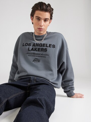 NEW ERA Mikina 'NBA LOSLAK' – šedá: přední strana