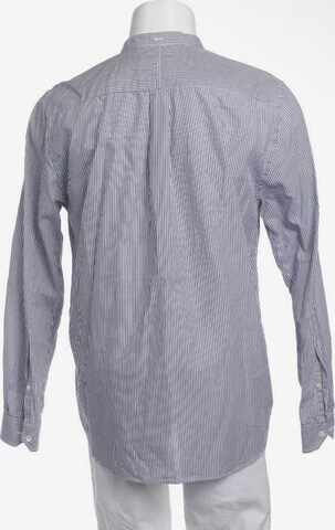 Closed Button Up Shirt in M in Blue