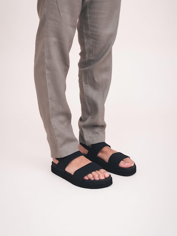 nae Vegan Shoes - Sandalias 'PALAU' en negro