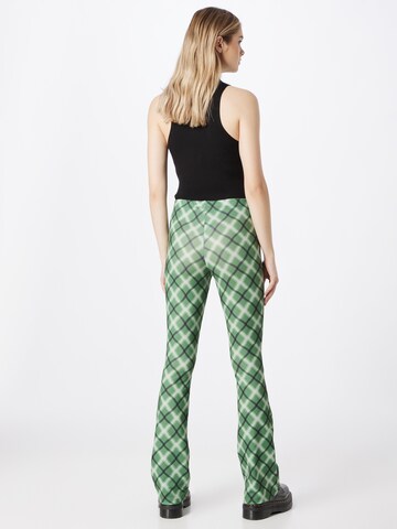 Flared Pantaloni di Nasty Gal in verde